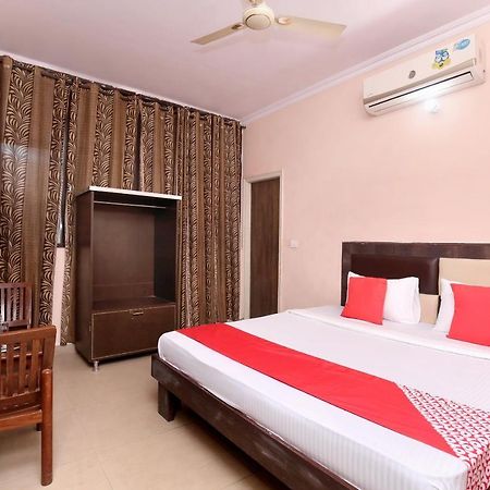 OYO 24423 Hotel Royal Sohāna Buitenkant foto