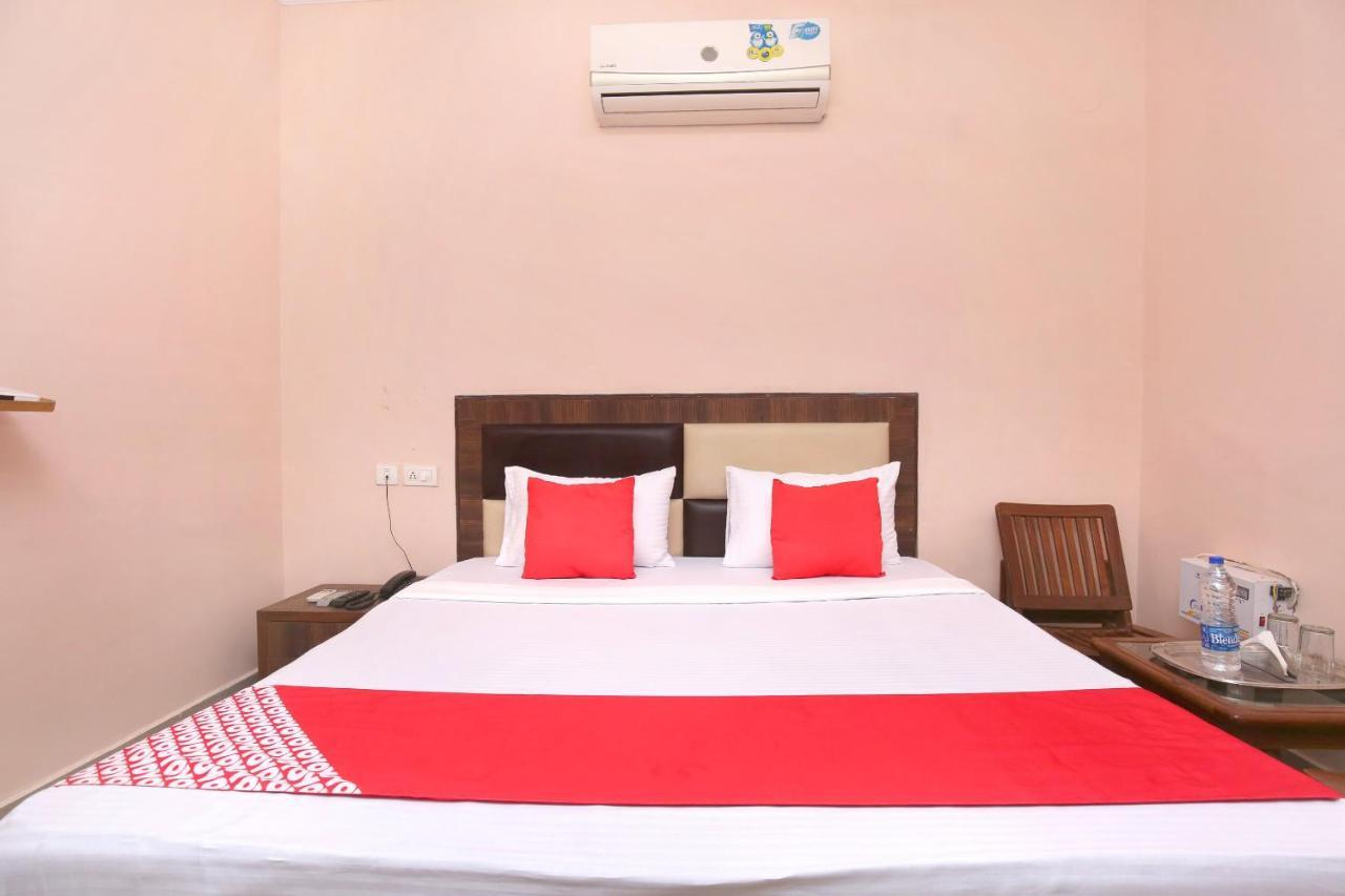 OYO 24423 Hotel Royal Sohāna Buitenkant foto
