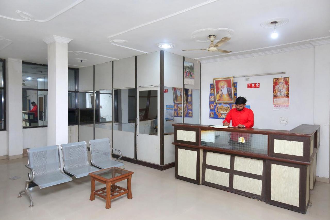 OYO 24423 Hotel Royal Sohāna Buitenkant foto