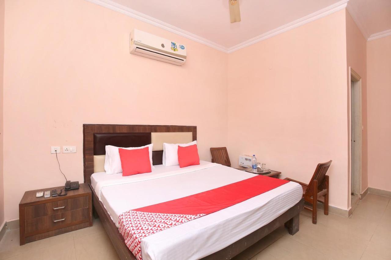 OYO 24423 Hotel Royal Sohāna Buitenkant foto