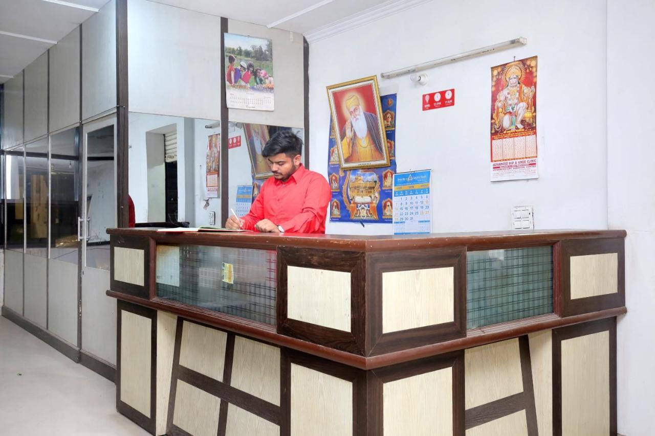 OYO 24423 Hotel Royal Sohāna Buitenkant foto