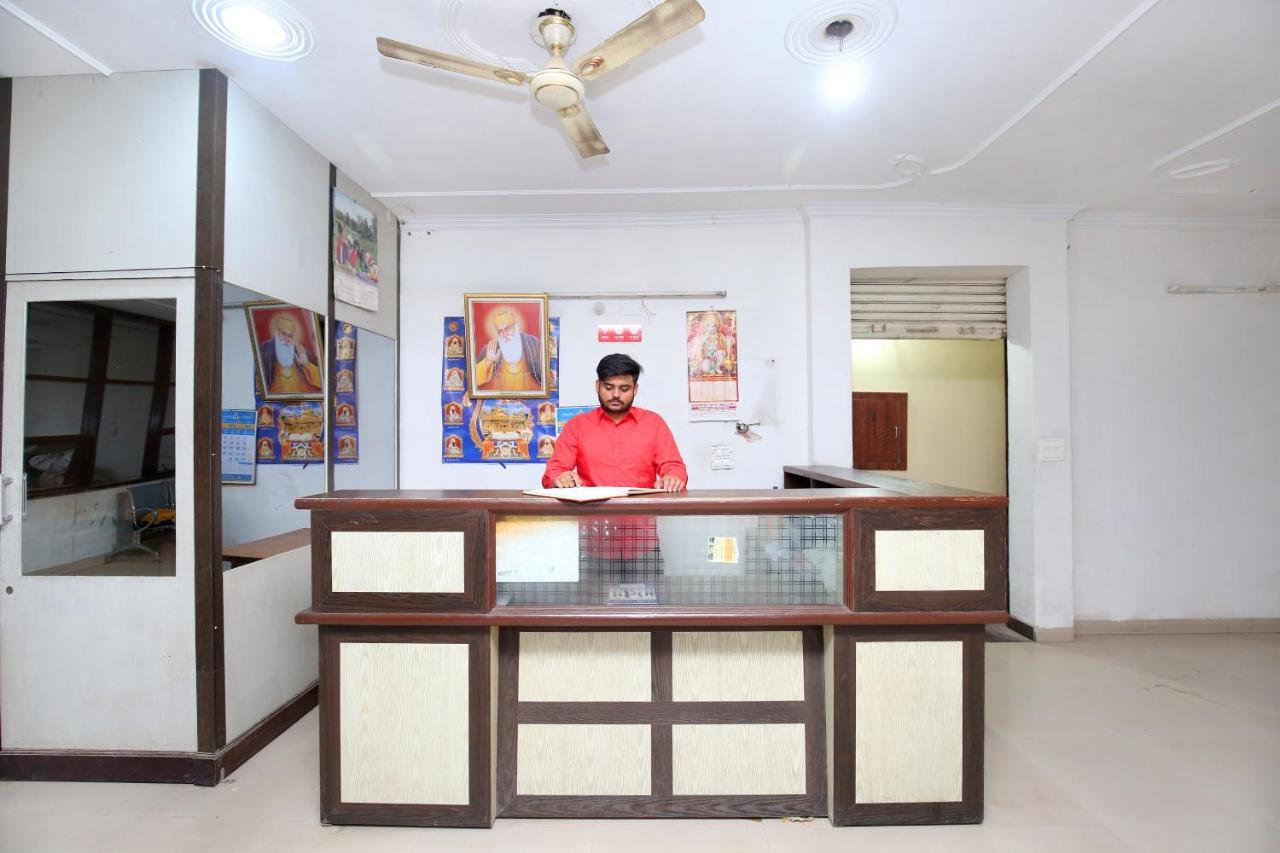 OYO 24423 Hotel Royal Sohāna Buitenkant foto