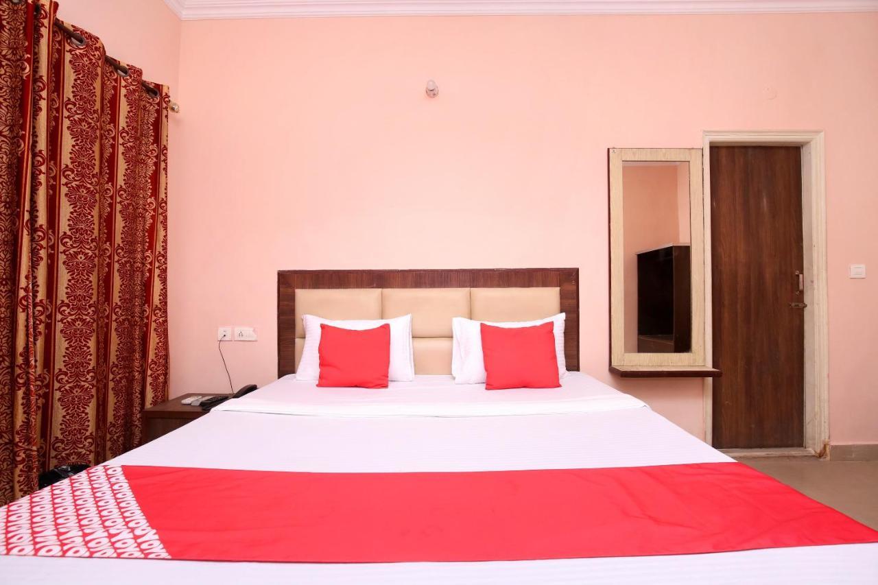 OYO 24423 Hotel Royal Sohāna Buitenkant foto