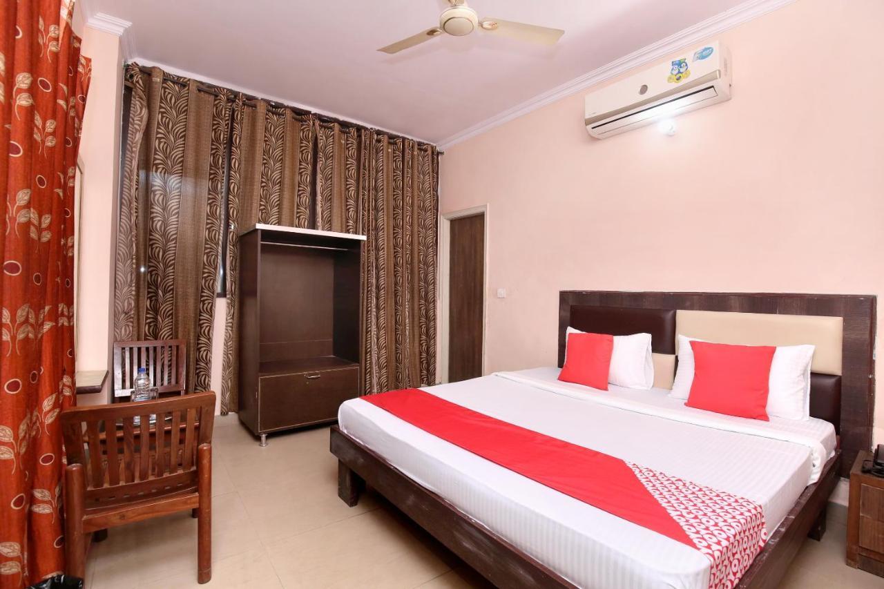 OYO 24423 Hotel Royal Sohāna Buitenkant foto