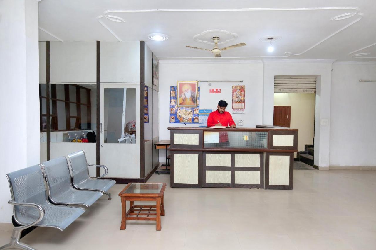 OYO 24423 Hotel Royal Sohāna Buitenkant foto