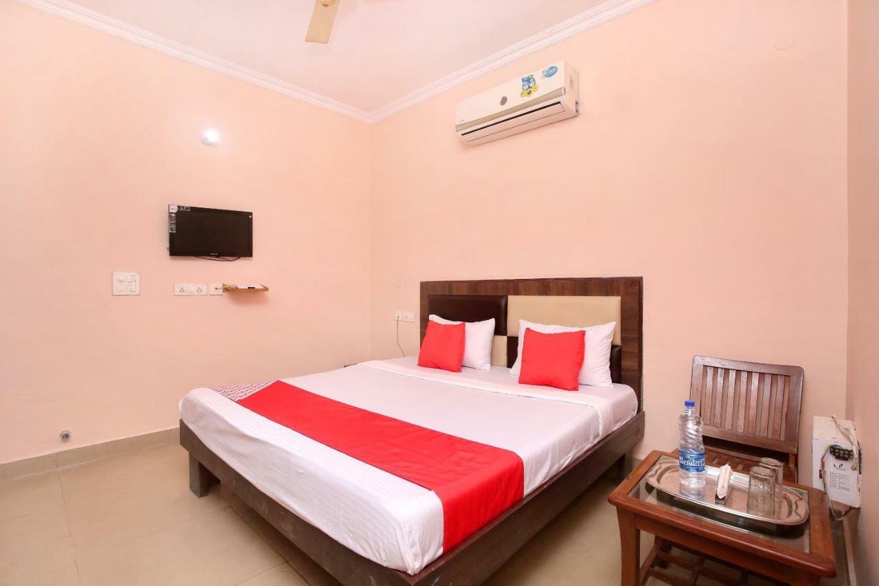 OYO 24423 Hotel Royal Sohāna Buitenkant foto