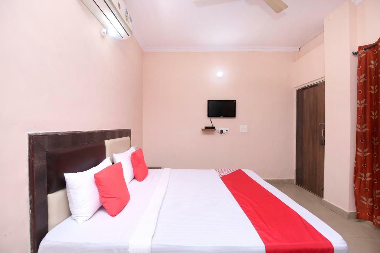 OYO 24423 Hotel Royal Sohāna Buitenkant foto