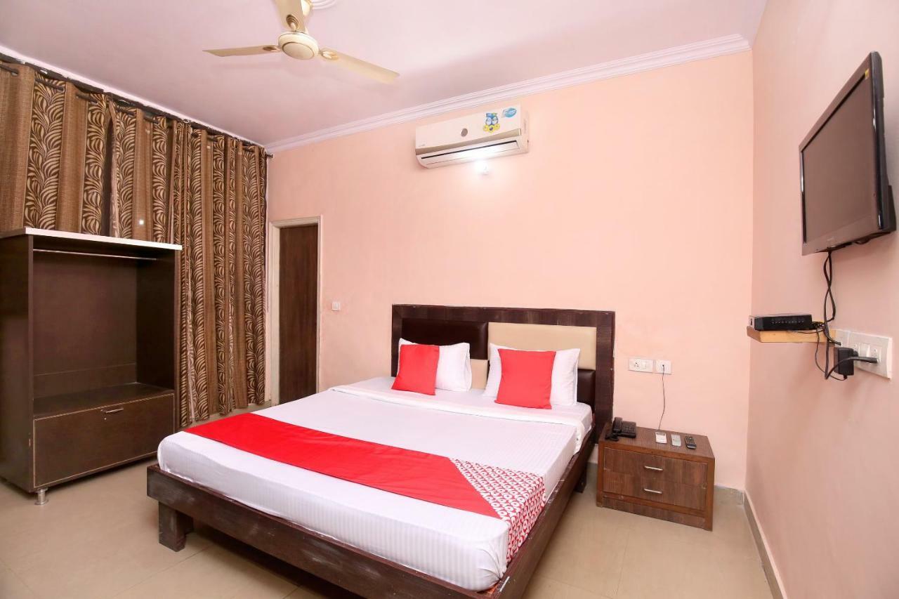 OYO 24423 Hotel Royal Sohāna Buitenkant foto